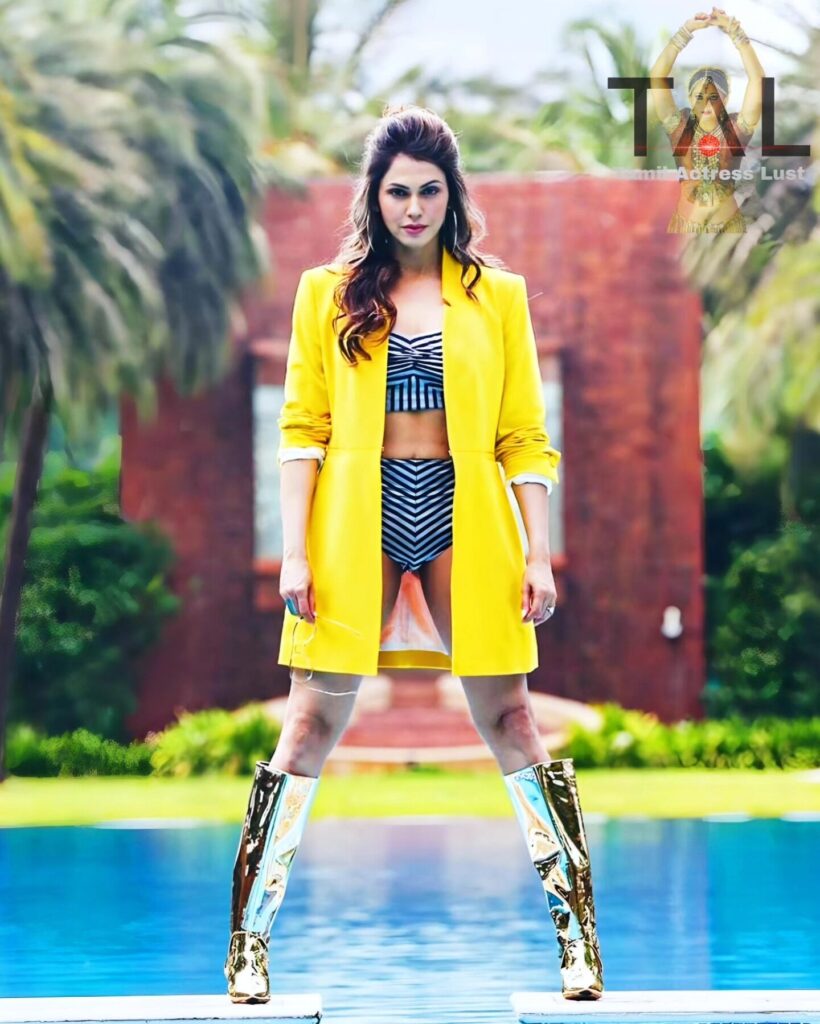 Isha Koppikar 9