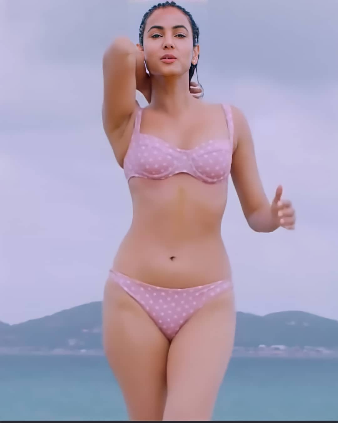 Sonal Chauhan 02