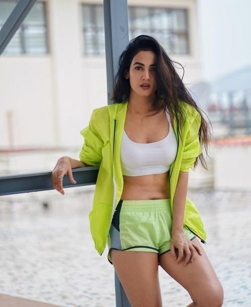 Sonal Chauhan 04