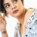Sreemukhi (5)