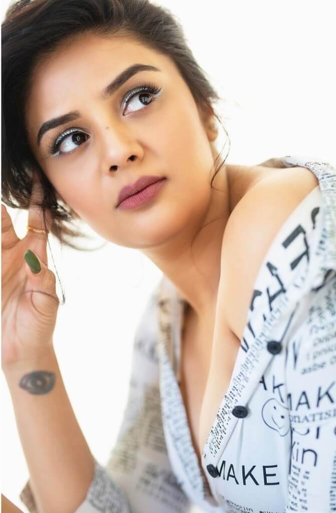 Sreemukhi 5