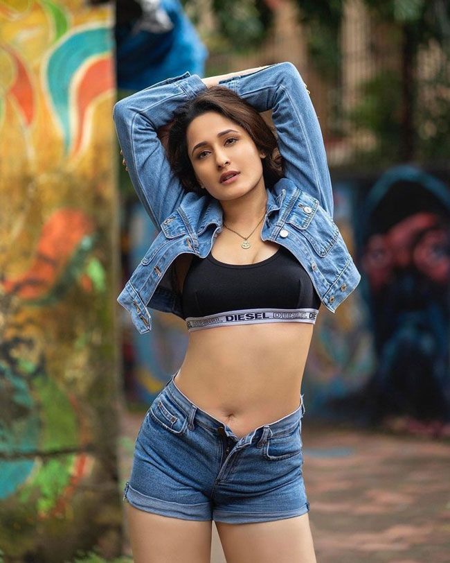 Pragya Jaiswal 2