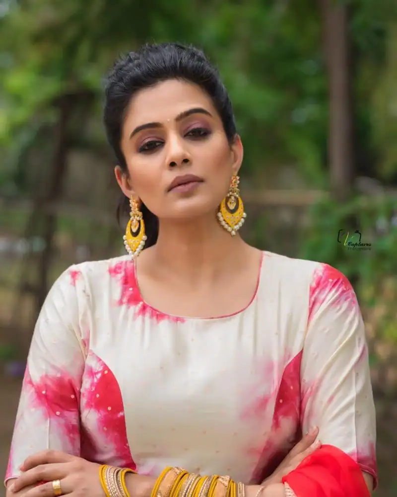 Priyamani 1