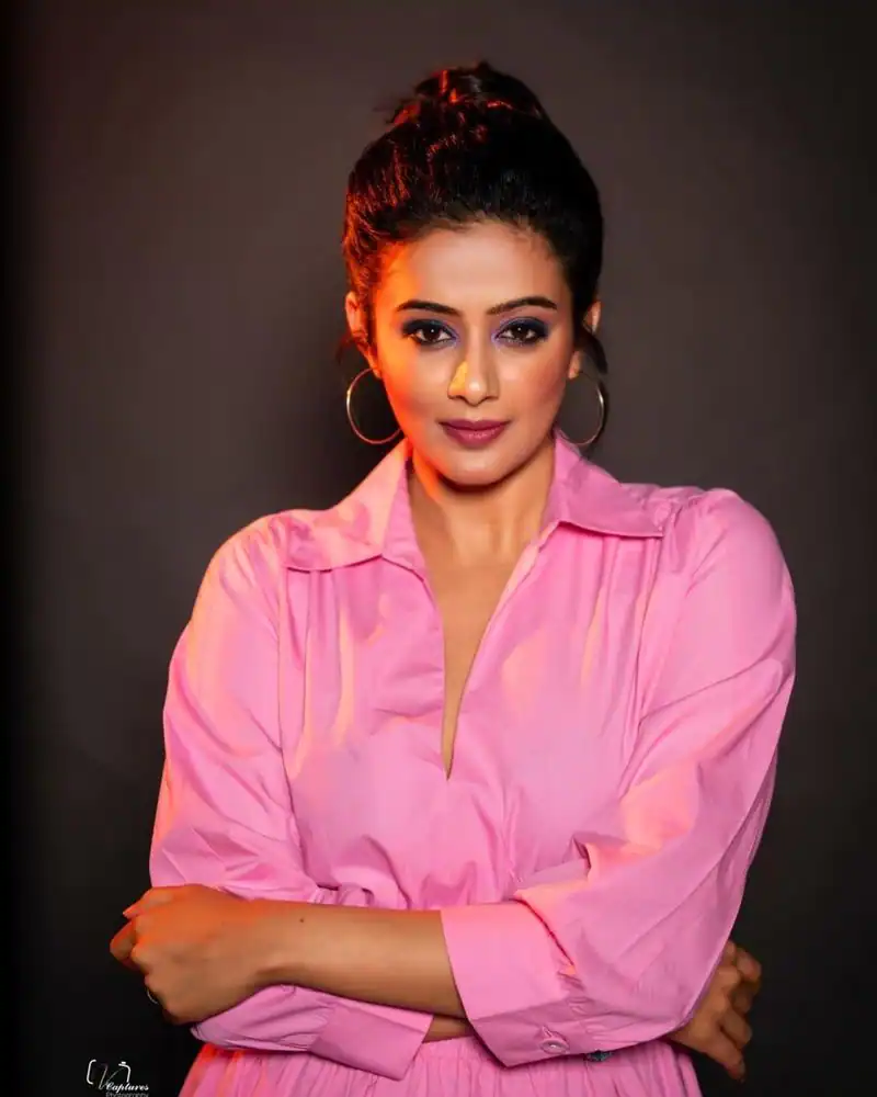 Priyamani 06