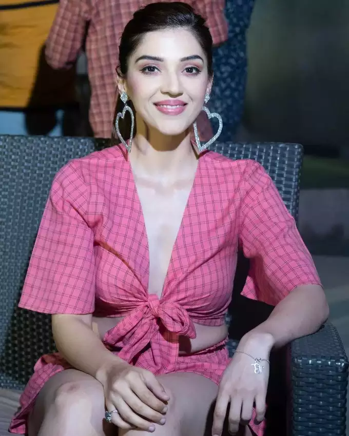 Mehreen 01 1