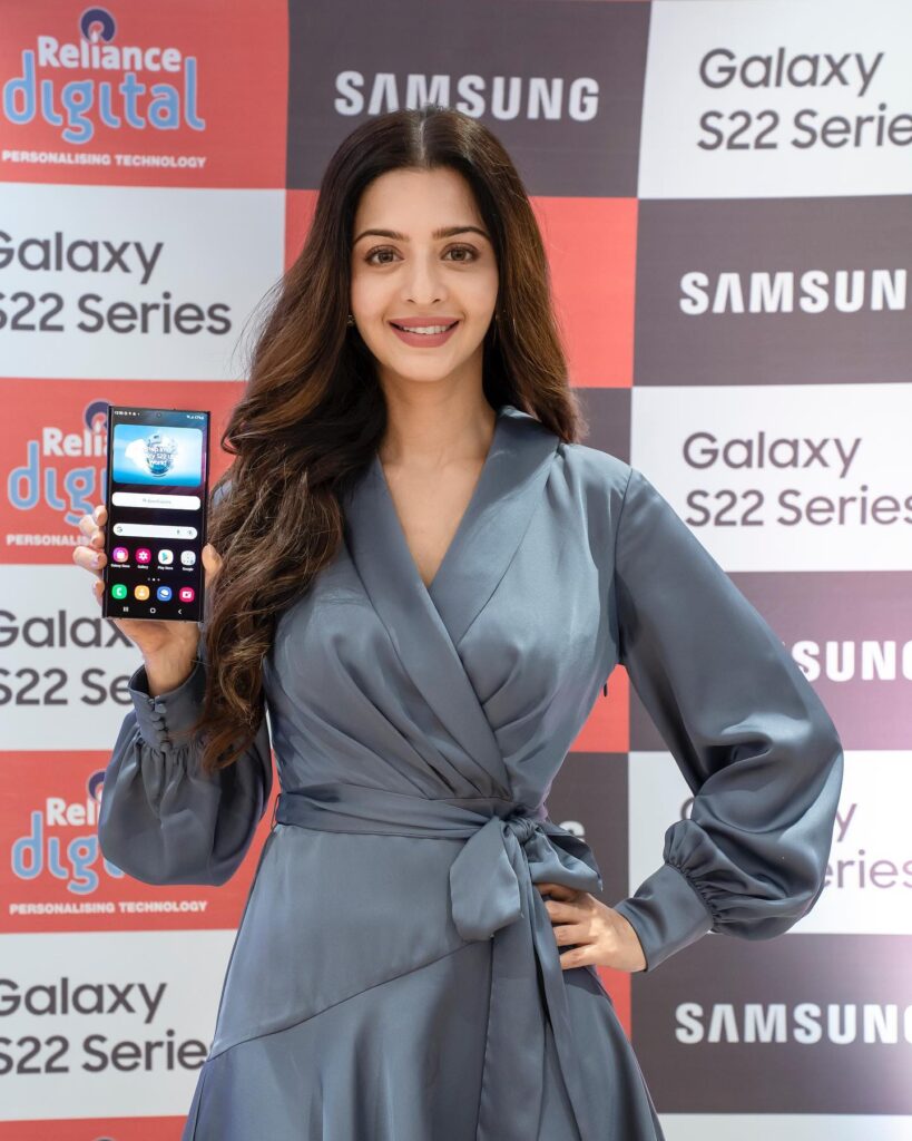 Vedhika 6