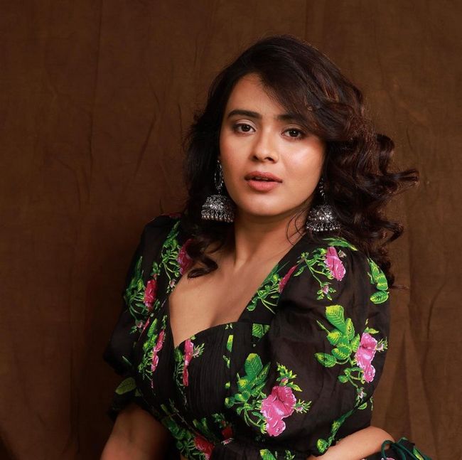 Hebah Patel 3