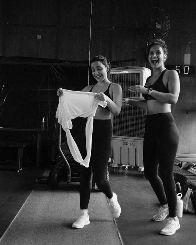 Neha Sharma With Her Sister At Gym 6