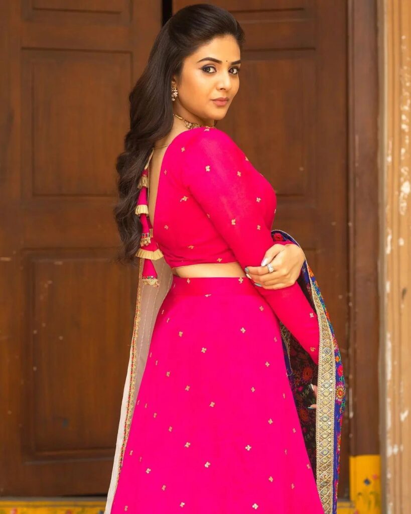 SreeMukhi 7