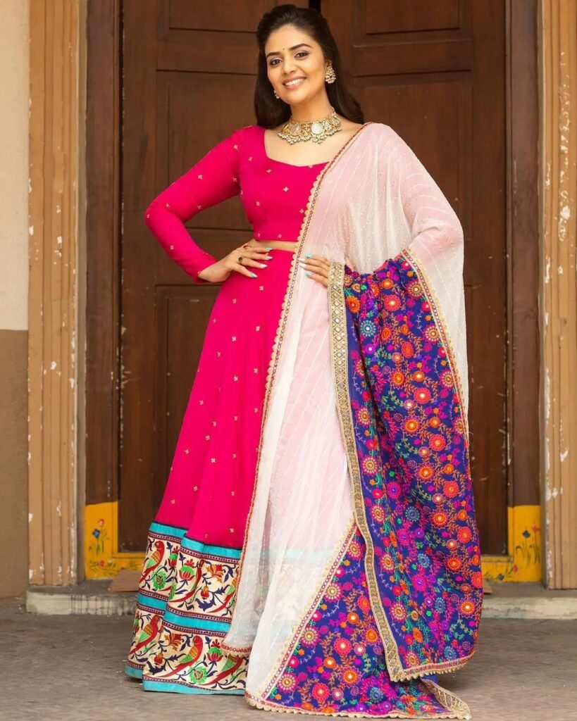 SreeMukhi 8