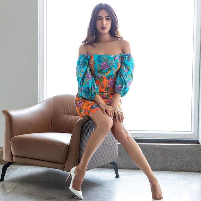 Sonal Chauhan 3 1