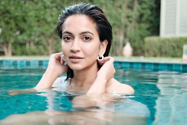 Kriti Khabanda 3
