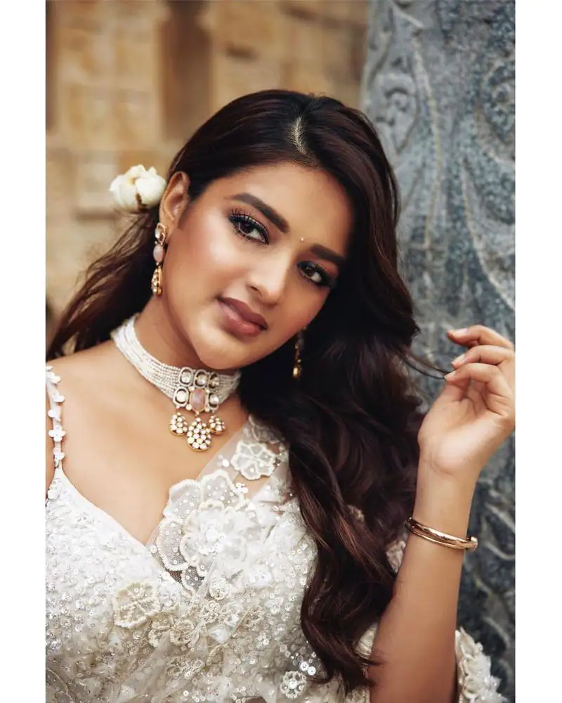 Nidhi 02