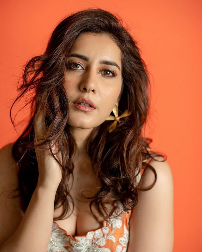 Raashi Khanna 1