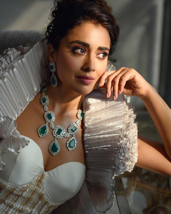 Shriya Saran 2
