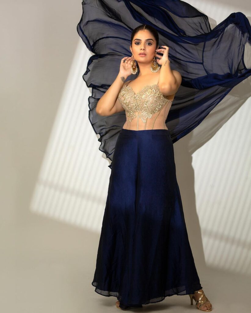 Sreemukhi 2 4