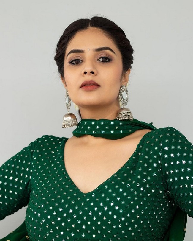 Sreemukhi 2