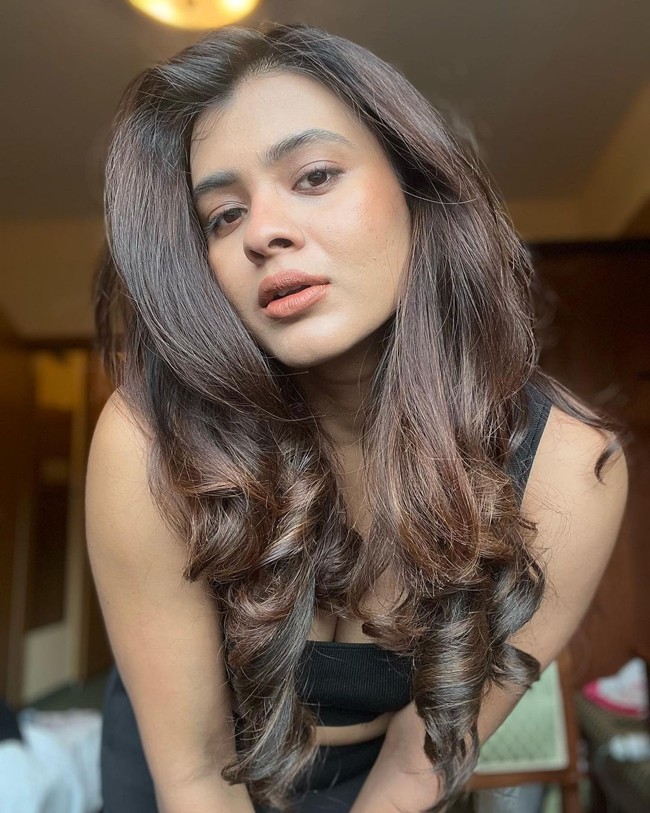 Hebah Patel 1 2