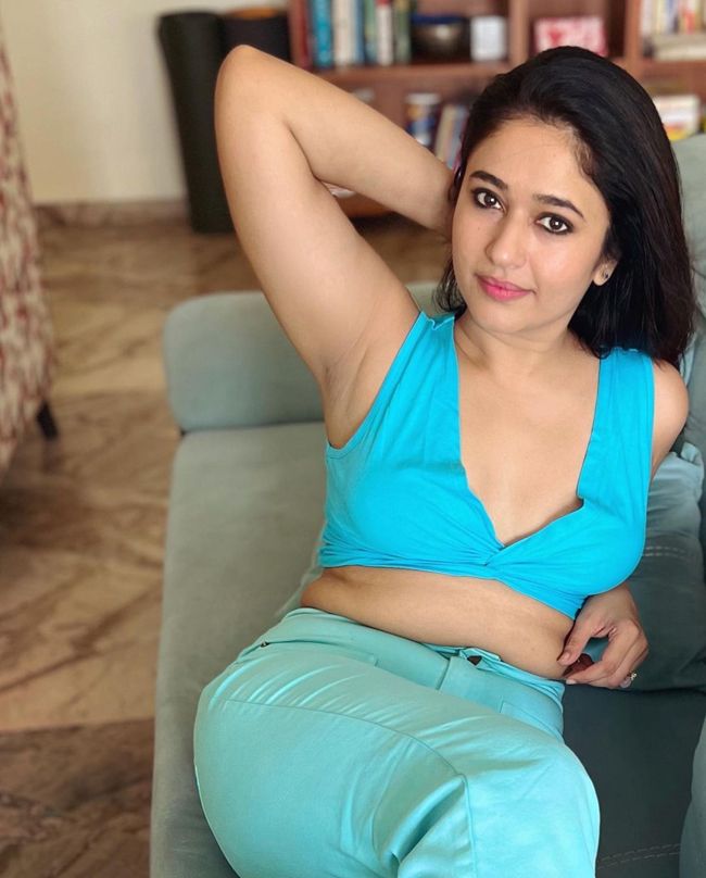 Poonam Bajwa 4 1
