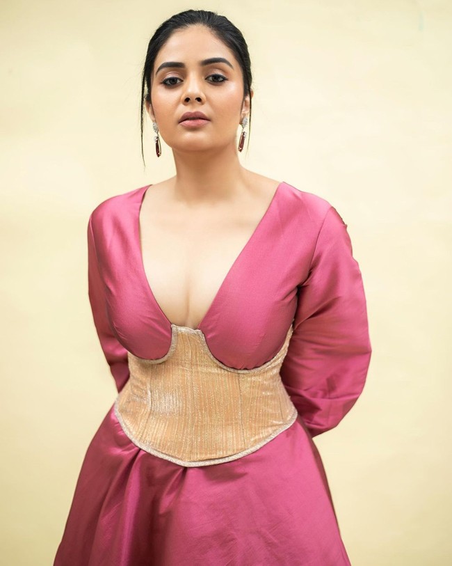 Sreemukhi 5