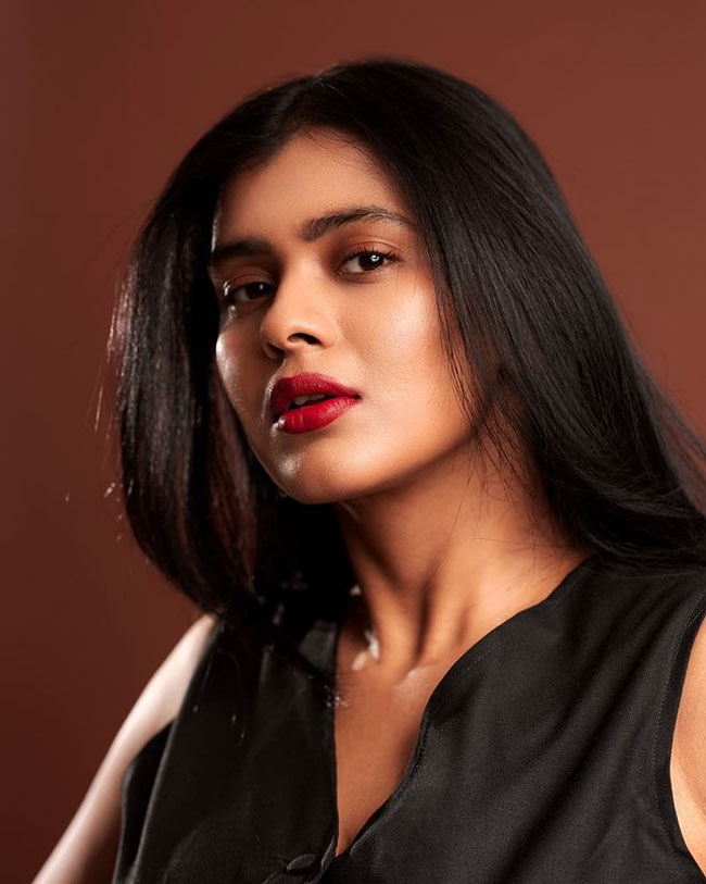 Hebah Patel 5