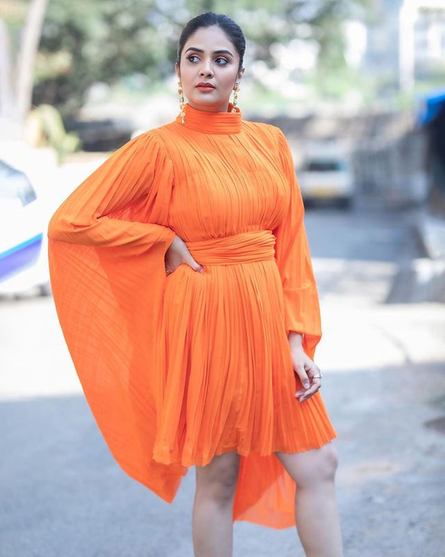 Sreemukhi 4