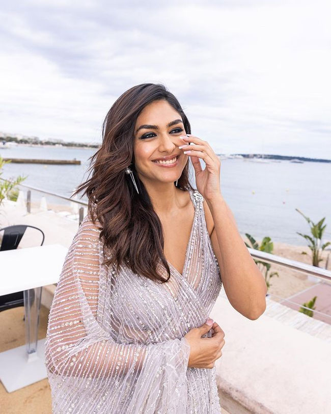 Mrunal Thakur 2
