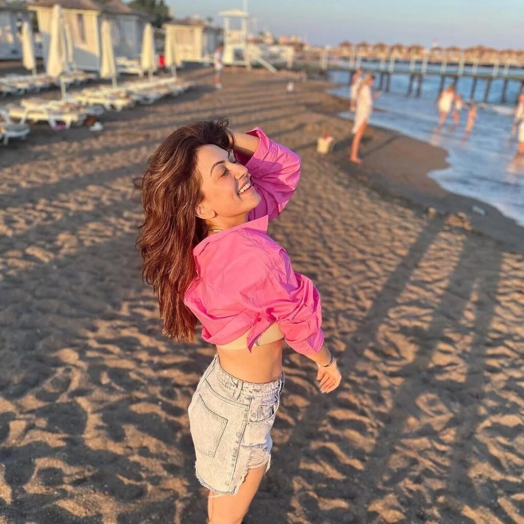 Hansika 6