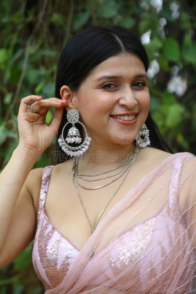 Mannara Chopra 6