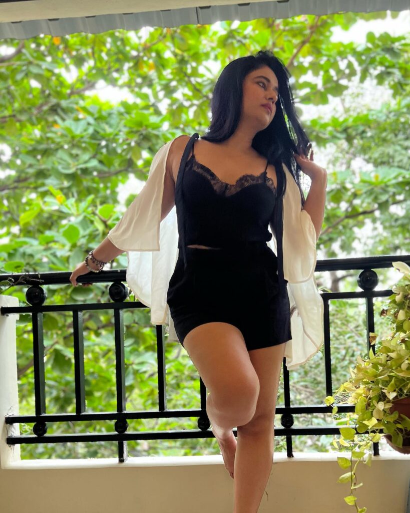 PoonamBajwa 6