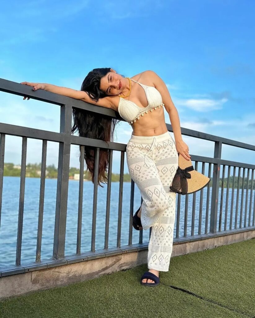 Divya 2