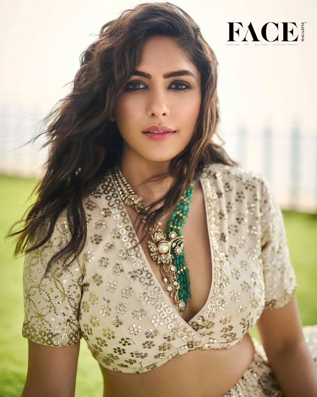 Mrunal Thakur 4