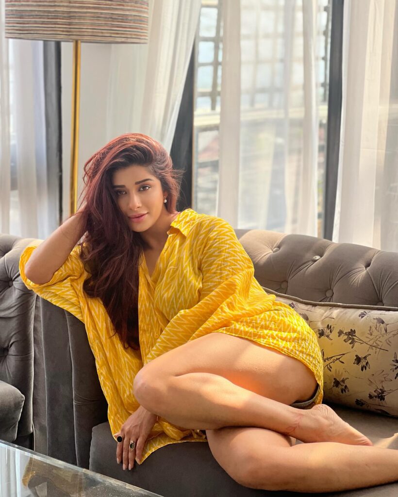 Nyra Yellow 2
