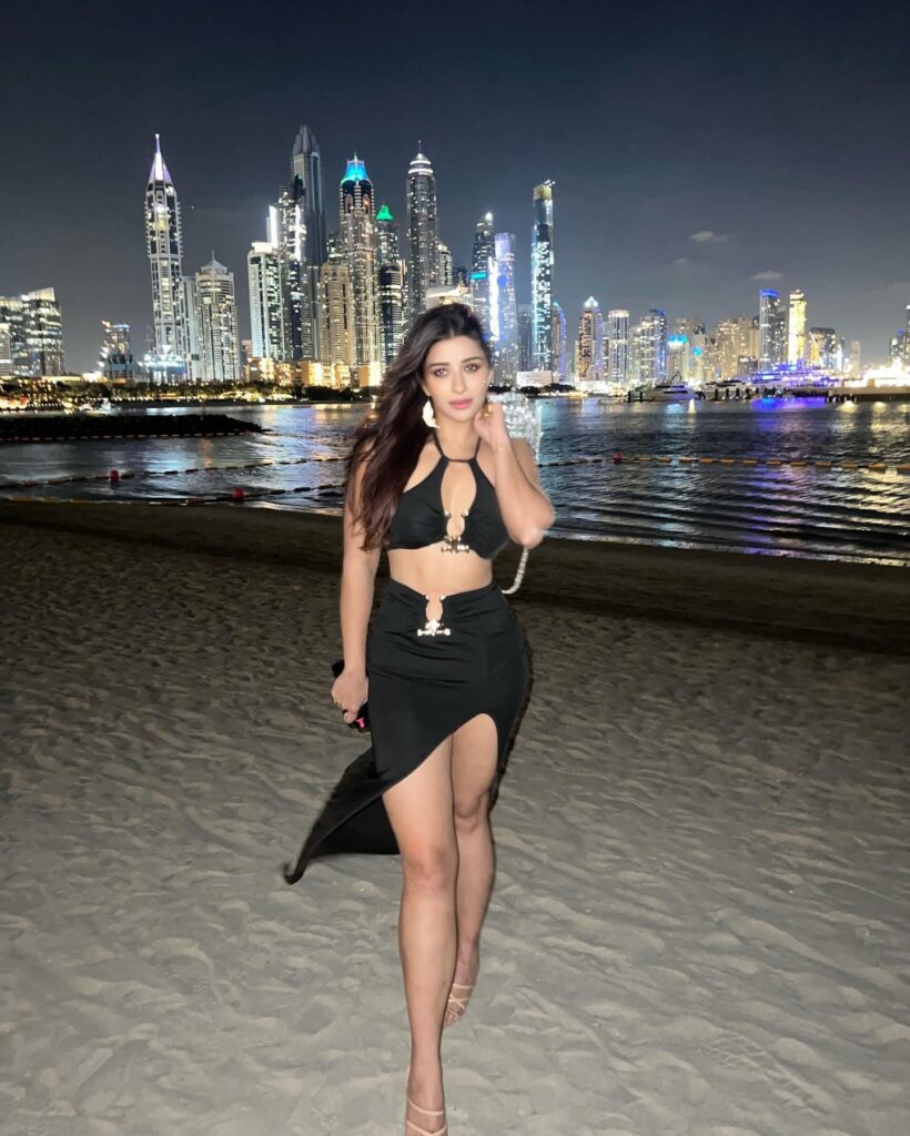 Nyra in black 1