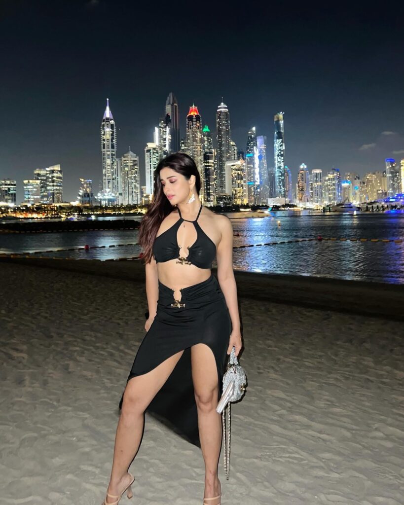 Nyra in black 2