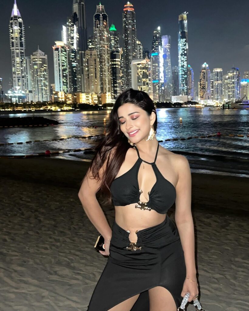 Nyra in black 7