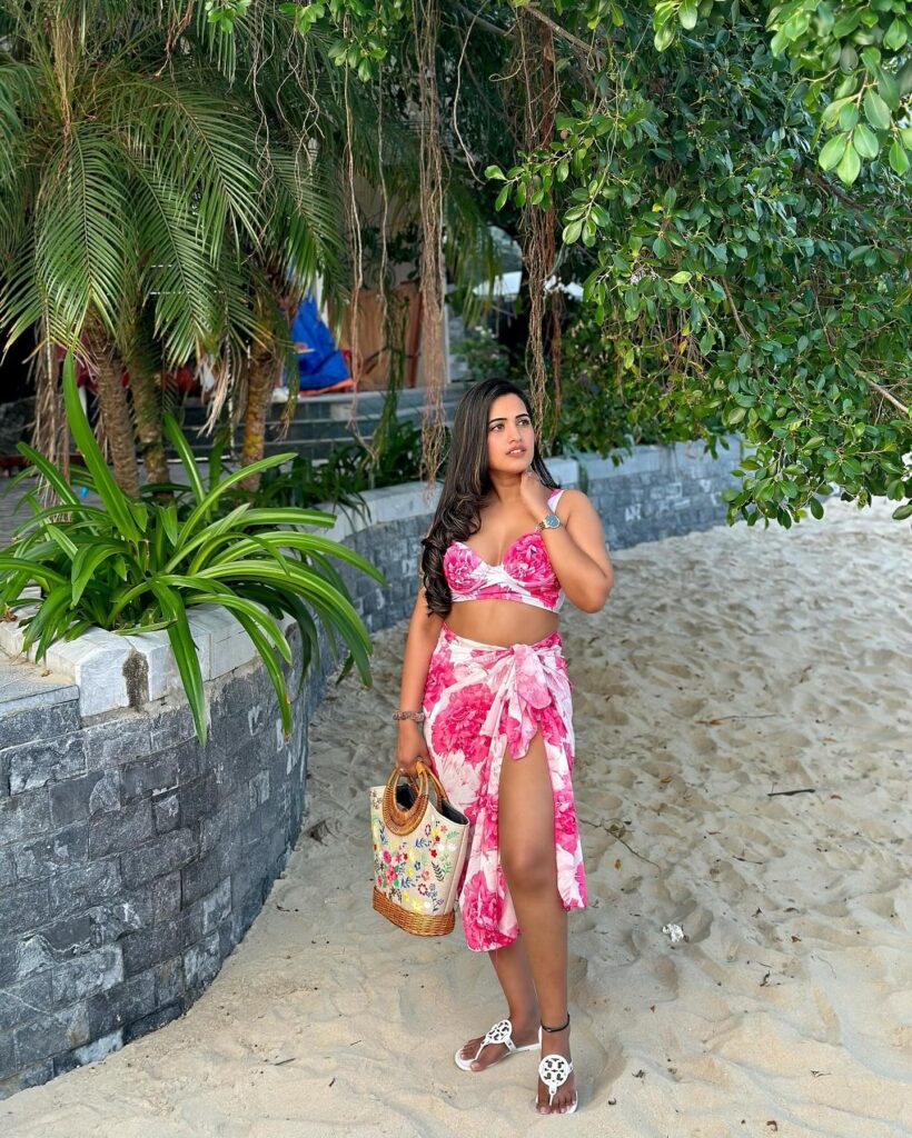 Sravanthi 4