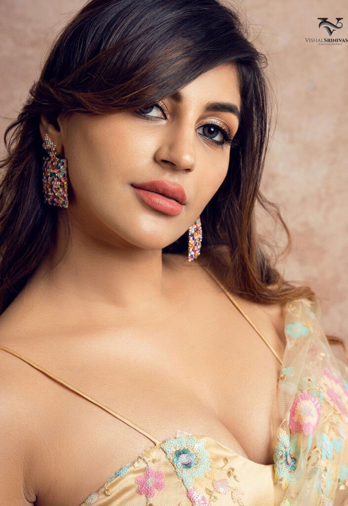 Yashika Aannand 5