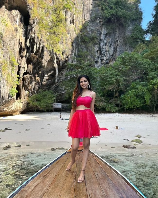 Divi Vadthya