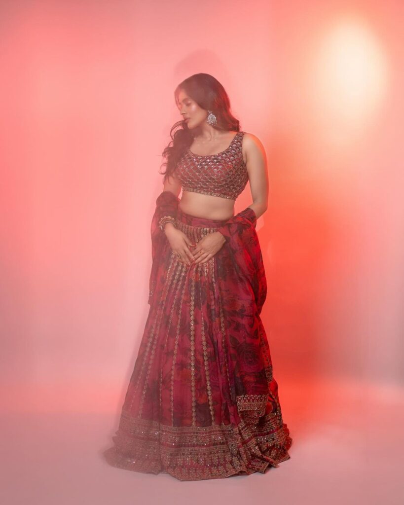Hebah Patel 6