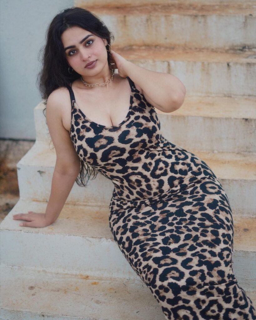 Ayesha Khan1 2