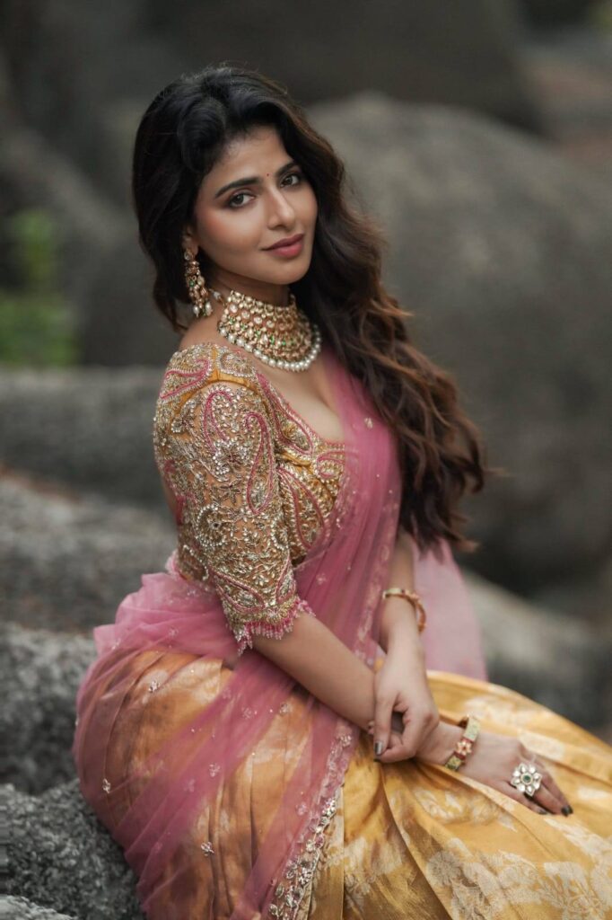 Iswarya Menon 8