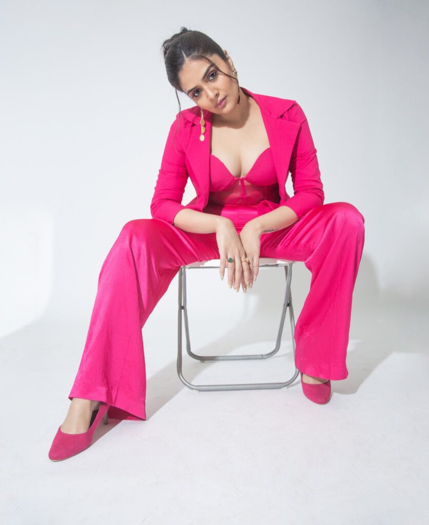 Sreemukhi 2 3