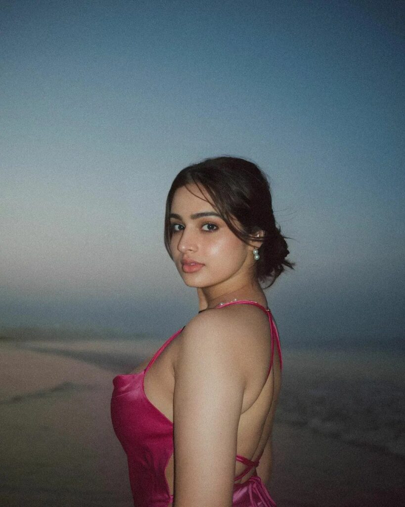 Ayesha Khan3 2
