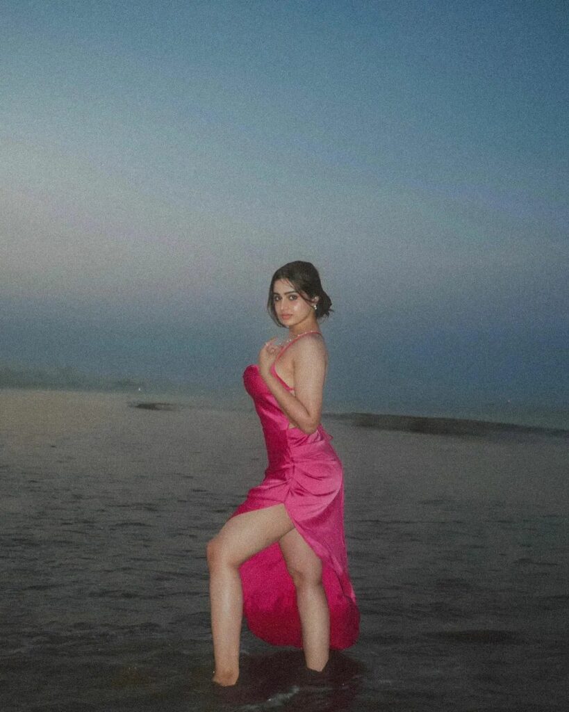 Ayesha Khan3 7