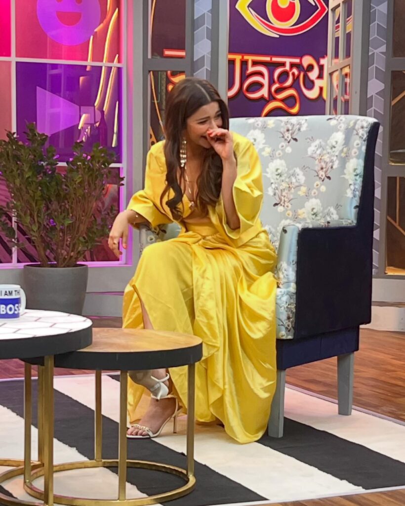 Nyra in Yellow 2