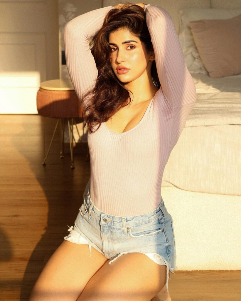 Sakshi 1