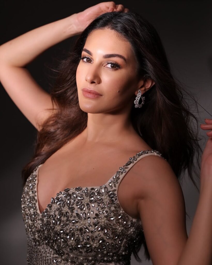 Amyra 4