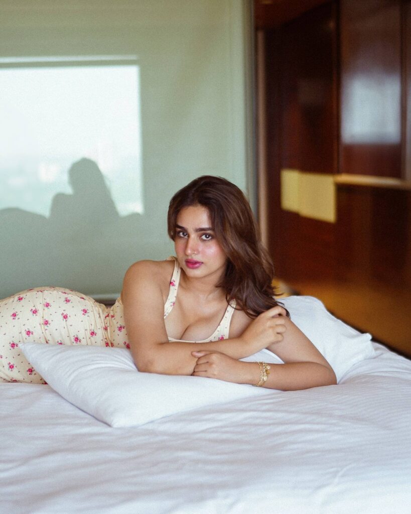 Ayesha1 11