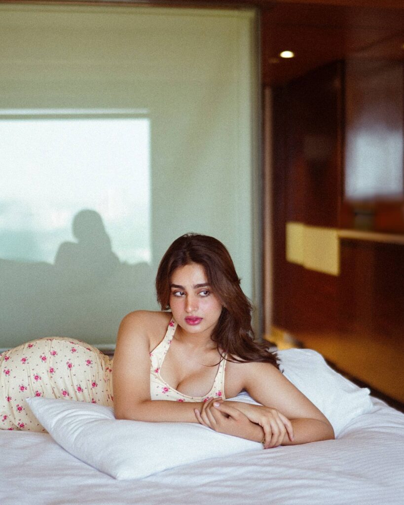 Ayesha1 7